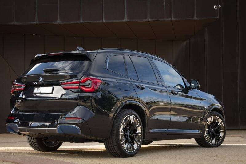BMW iX3